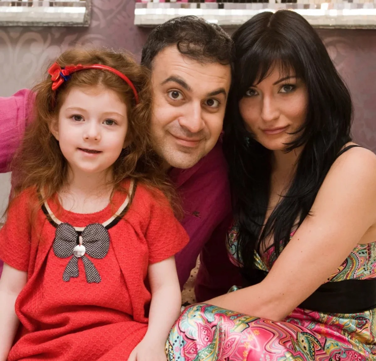 Армянин и русская дети. Гарик Мартиросян семья. Мартиросян с семьей. Жена Гарика Мартиросяна. Гарик Мартиросян дети.