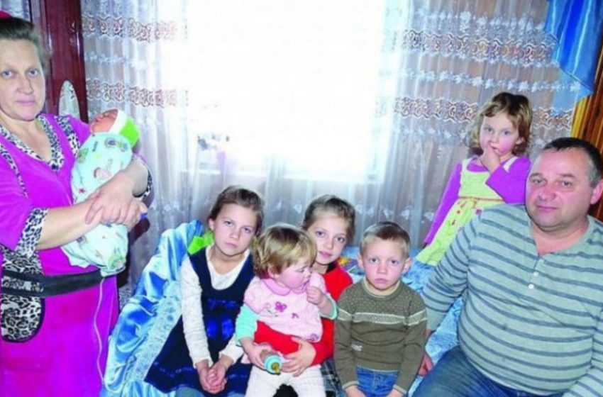  «На Украине был побит очередной рекорд»: 45-летняя женщина родила 19 детей в домашних условиях