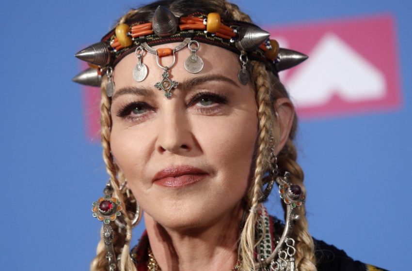  «А где щеки?»: свежие снимки Мадонны с невероятно острыми скулами озадачили публику