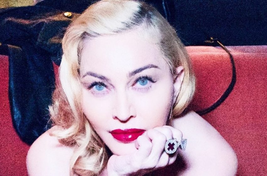  «Превратилась в куклу»: Мадонна огорошила Сеть пикантным снимком