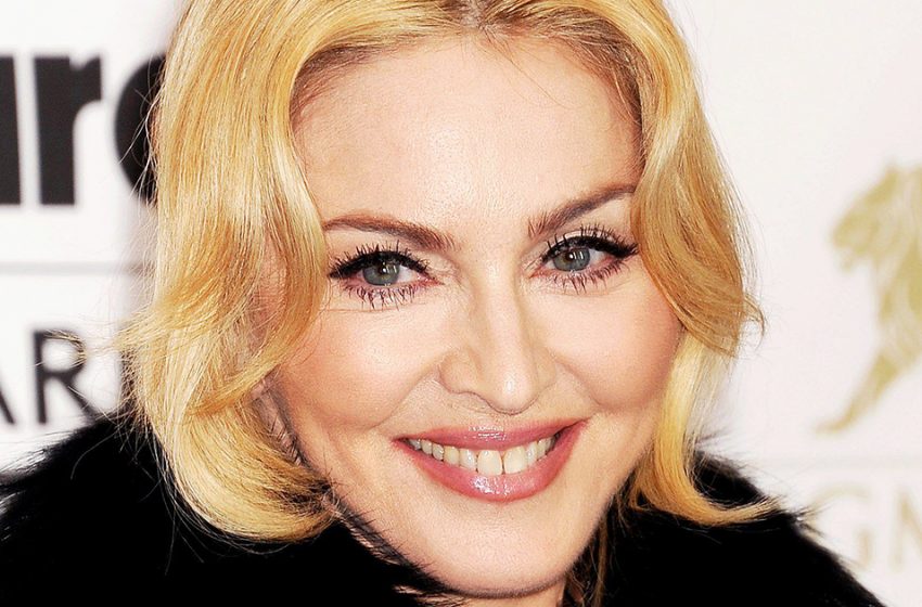 «Впала в маразм»: 63-летняя Мадонна опять огорошила Сеть пикантными снимками