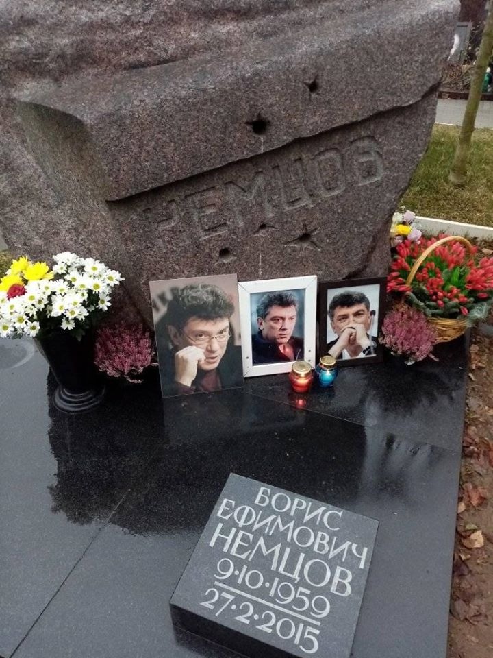 Бориса немцова похоронят. Могила Бориса Немцова. Троекуровское кладбище могила Немцова.