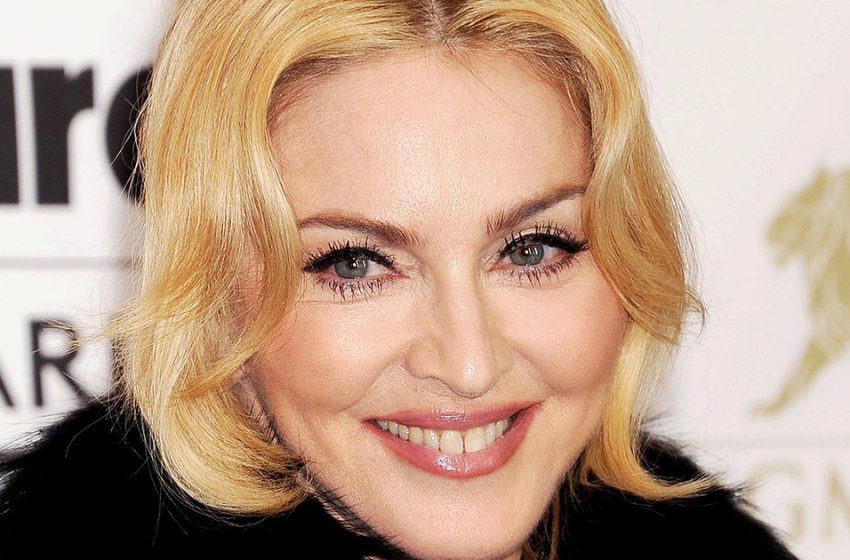  «Эх, разошлась бабуля»: пользователи Сети раскритиковали 63-летнюю Мадонну за слишком пикантные кадры