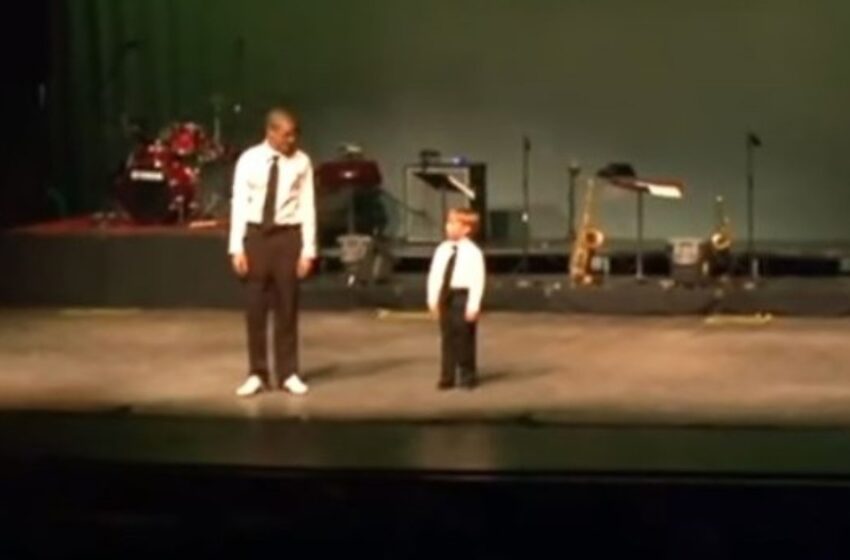  «Мальчик превзошел самого учителя»: Зрители застыли от удивления, когда на сцене появился 6-летний танцор