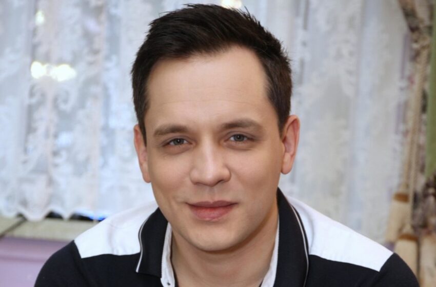 «Друзья шутили “А молодые закончились?”»: Александр Асташенок живет с супругой, которая старше него на 13 лет