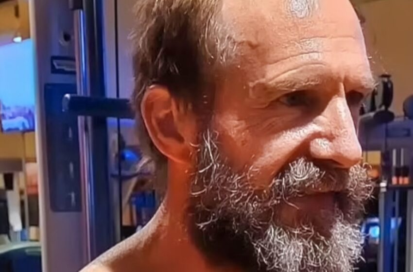  Преображение голливудской звезды для новой роли заставило всех говорить о нем. Кто же этот бородатый и растрепанный мужчина?