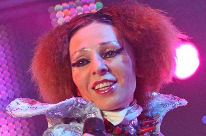  «То ли молодая Пугачёва, то ли Леонтьев в юбке»: 63-летняя Агузарова удивила публику своим образом в мини